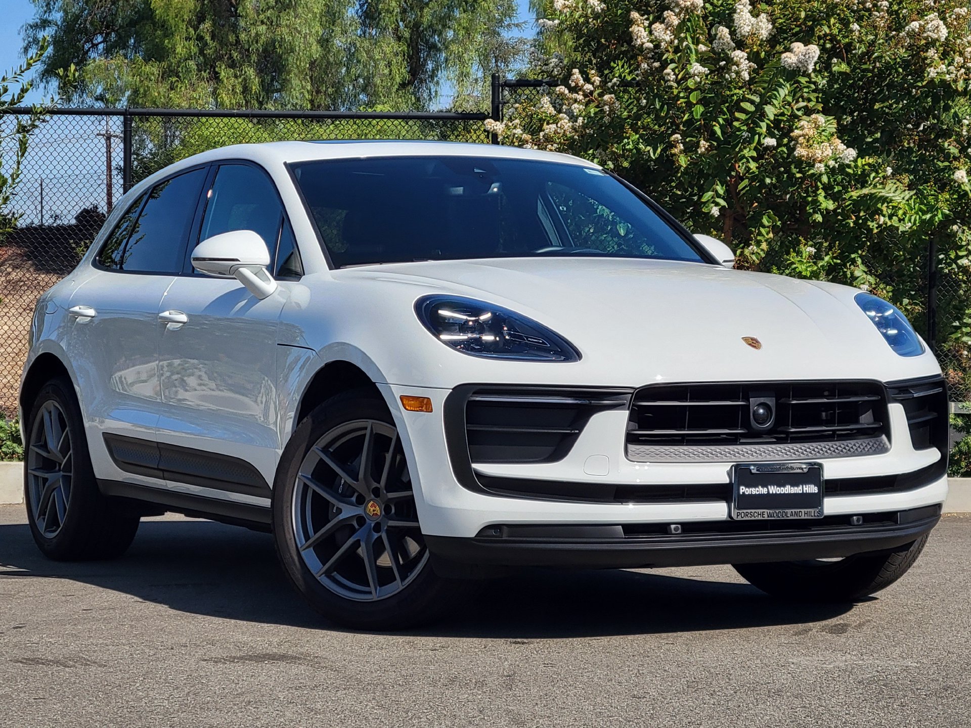 Used 2026 Porsche Macan AWD/4WD image 9