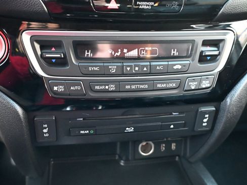 Used 2017 Honda Pilot Touring image 15