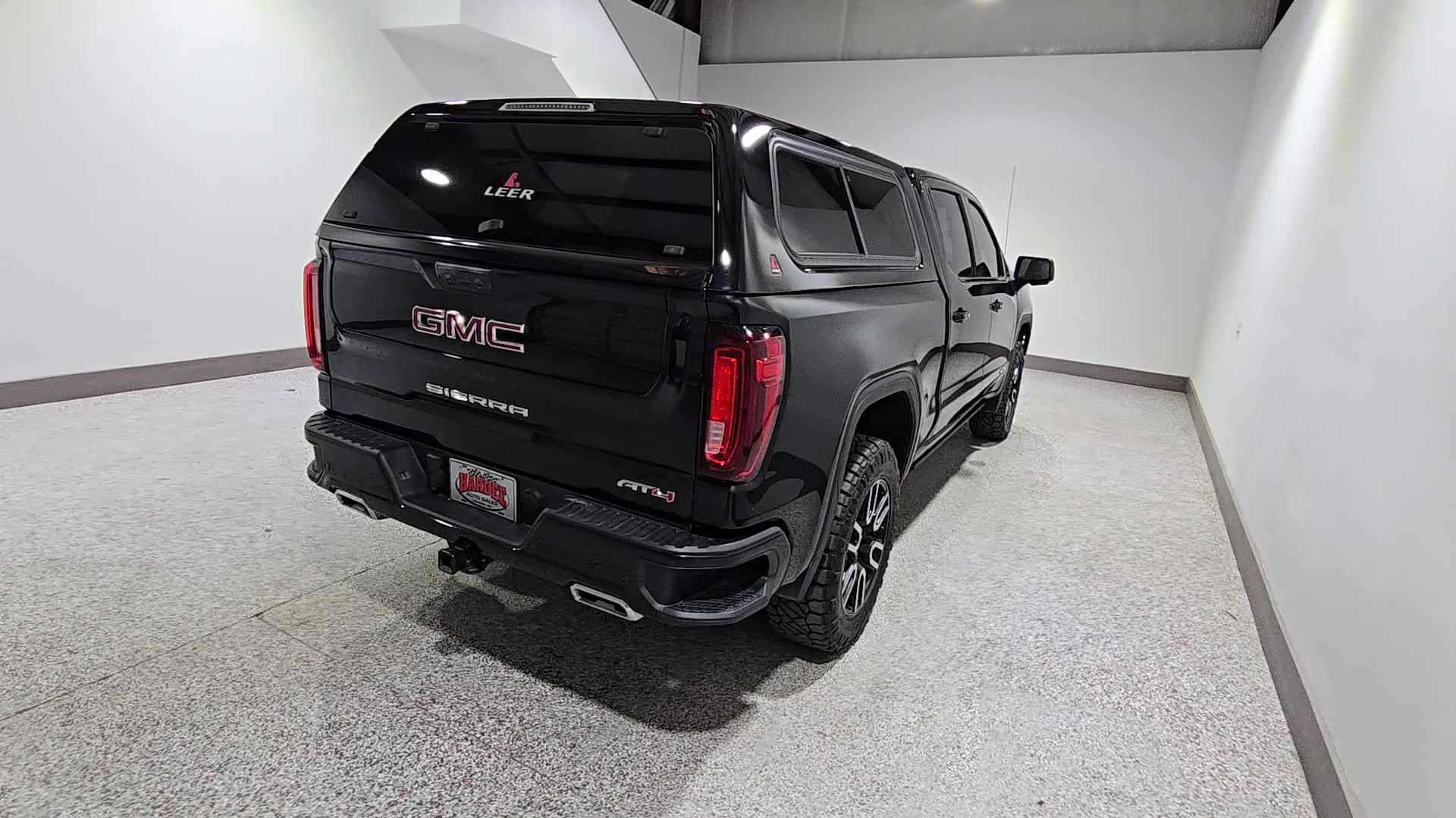 Used 2024 GMC Sierra 1500 AT4 w/ Technology Package AWD/4WD image 4