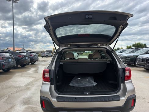 Used 2019 Subaru Outback 2.5i Premium AWD/4WD image 8