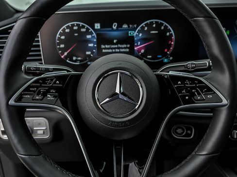 Used 2024 Mercedes-Benz GLE 350 4MATIC w/ AMG Line Exterior image 38