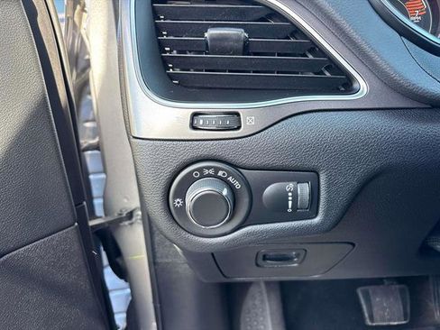 Used 2020 Jeep Cherokee Latitude w/ Cold Weather Group image 32