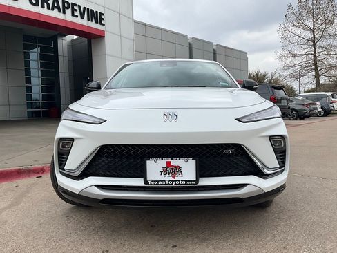 Used 2025 Buick Envista Sport Touring image 3