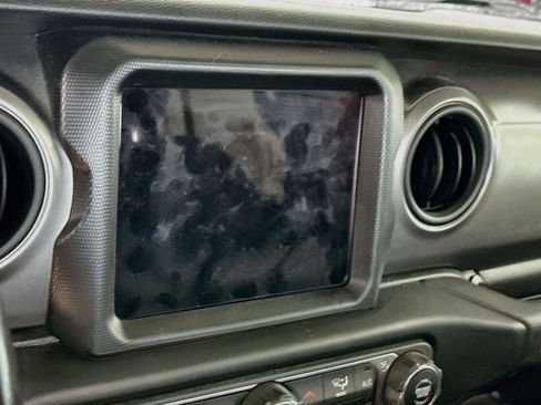 Used 2021 Jeep Gladiator Sport AWD/4WD image 4