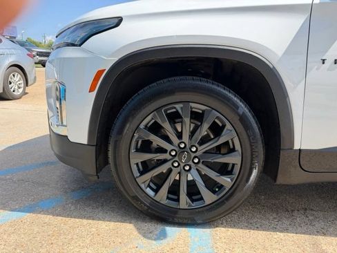Used 2023 Chevrolet Traverse RS FWD image 5
