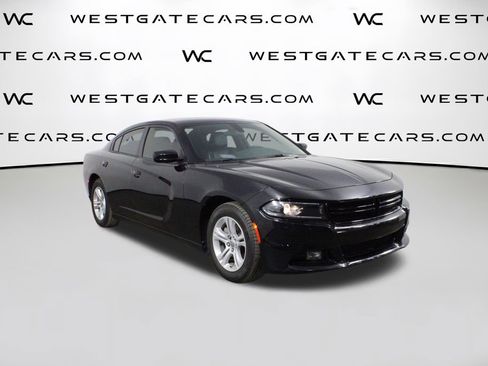 Used 2022 Dodge Charger SXT image 2