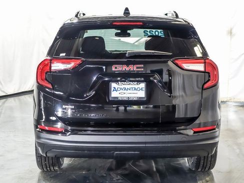 Certified 2022 GMC Terrain SLE w/ Driver Convenience Package image 8