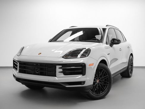 Certified 2026 Porsche Cayenne E-Hybrid AWD/4WD image 6