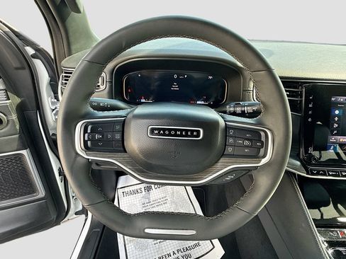 Used 2024 Jeep Wagoneer L Series III w/ Flexible Seating Group AWD/4WD image 12