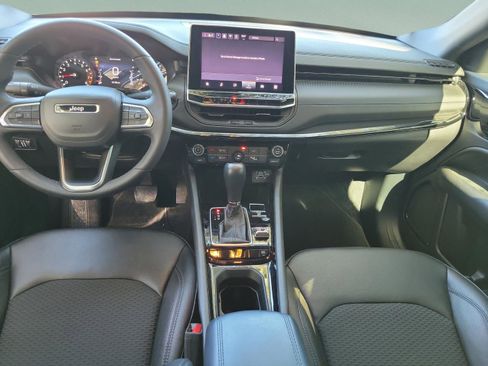Certified 2025 Jeep Compass Latitude w/ Altitude Special Edition AWD/4WD image 9
