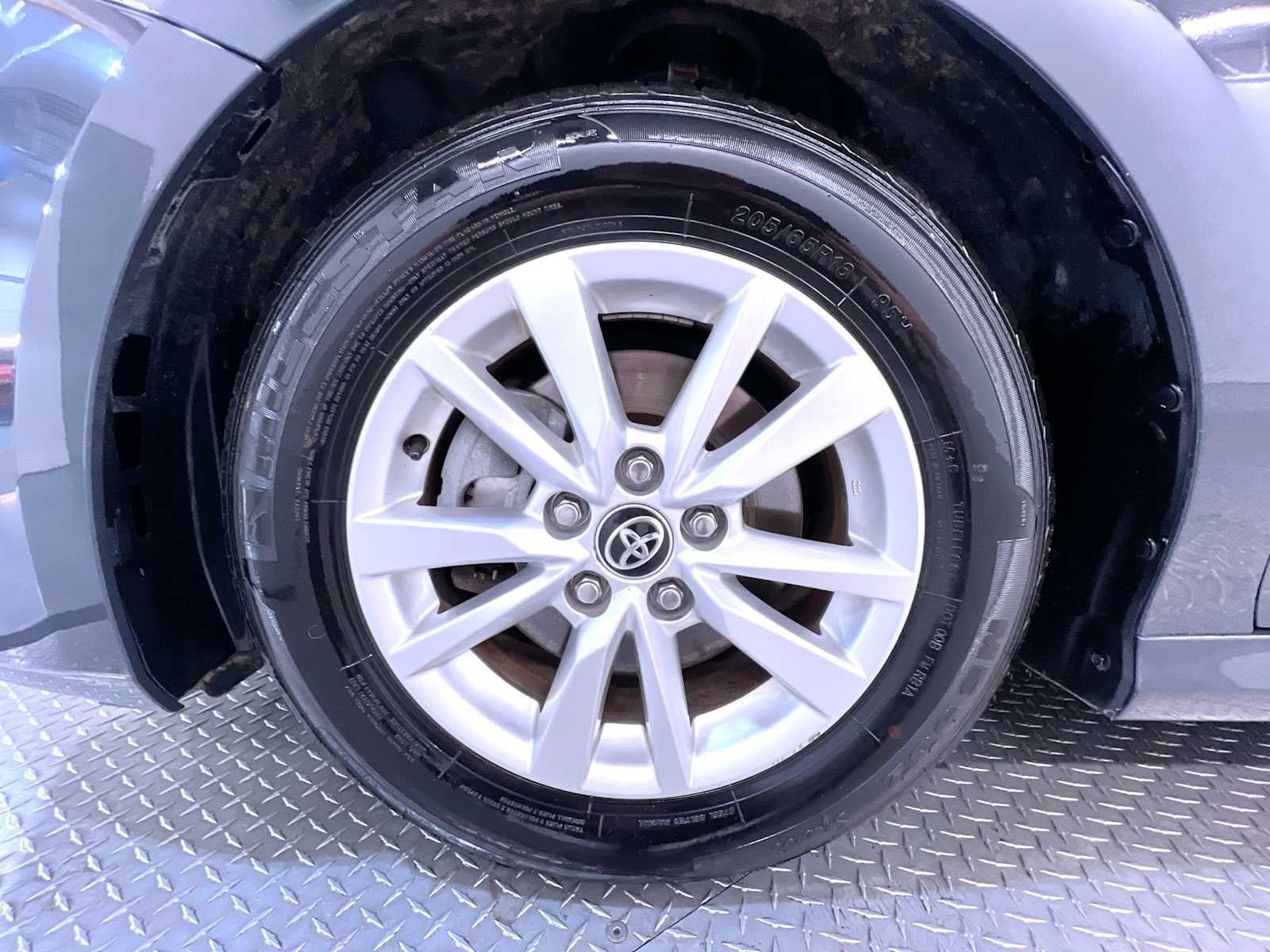 Used 2025 Toyota Camry LE FWD image 10