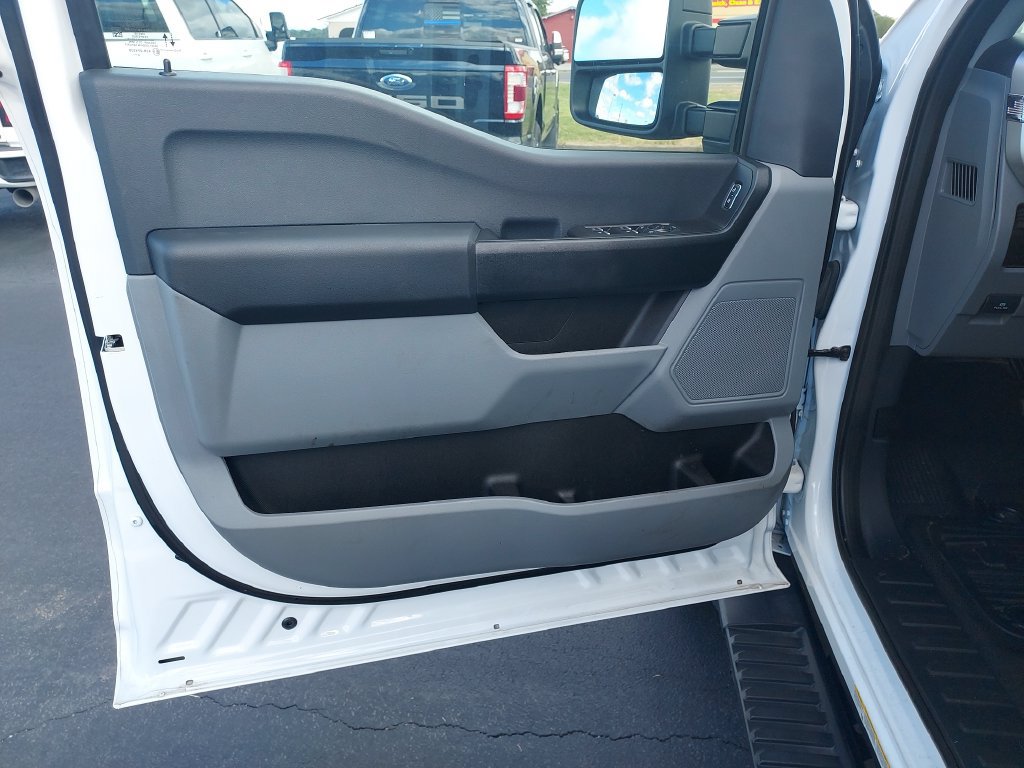 Used 2025 Ford F550 4x4 Crew Cab Super Duty image 12