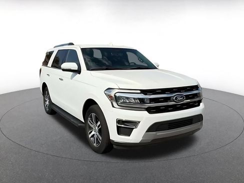 Used 2024 Ford Expedition Limited RWD image 3