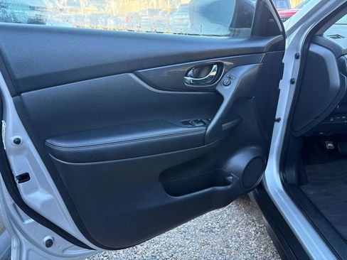 Used 2018 Nissan Rogue SV image 13