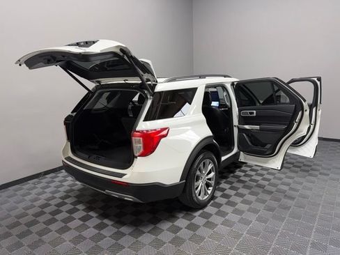 Used 2022 Ford Explorer XLT w/ Equipment Group 202A AWD/4WD image 31