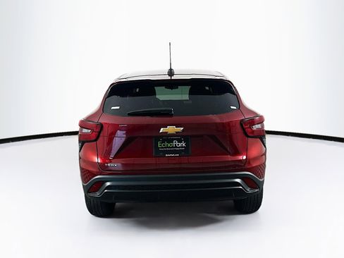 Used 2025 Chevrolet Trax LS image 7