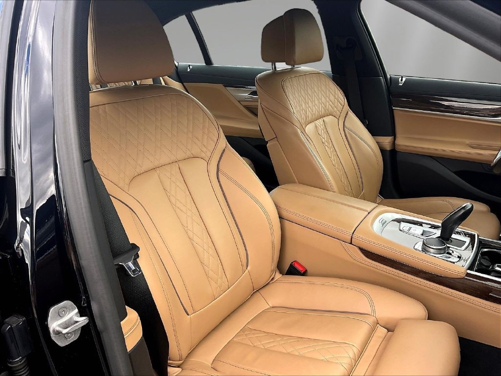 Used 2021 BMW 750i xDrive w/ M Sport Package AWD/4WD image 29