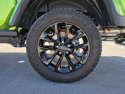 Used 2025 Jeep Gladiator Sport image 14