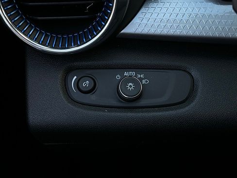 Used 2025 Chevrolet Trax LT image 20