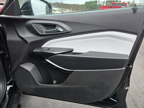New 2026 Chevrolet Trax LT w/ LT Convenience Package image 16