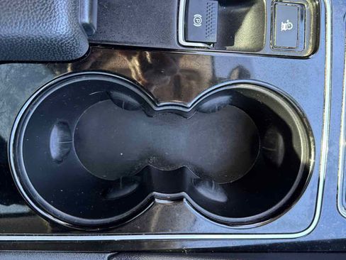 Used 2017 Jaguar F-PACE S image 19