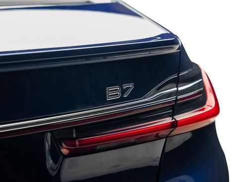 Used 2022 BMW ALPINA B7 xDrive AWD/4WD image 18