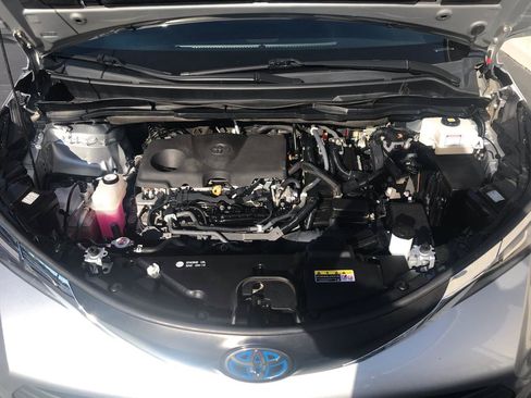 Used 2022 Toyota Sienna XLE FWD image 21