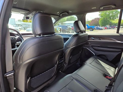 New 2026 Jeep Grand Cherokee Limited image 9