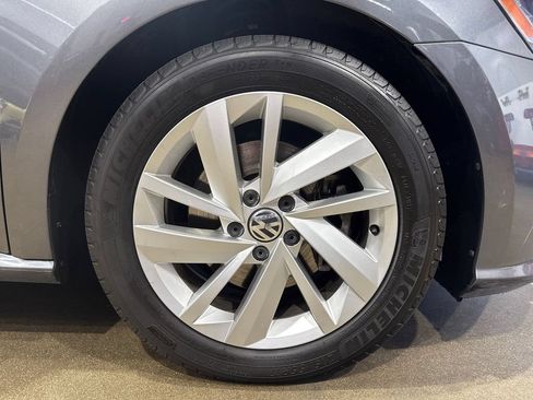 Used 2018 Volkswagen Passat 2.0T SE FWD image 59