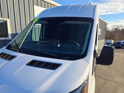 Used 2022 Ford E-Transit 148 High Roof w/ Load Area Protection Package image 18