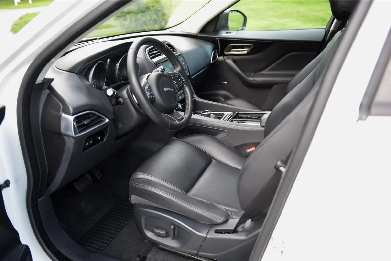 Used 2018 Jaguar F-PACE Premium AWD/4WD image 49
