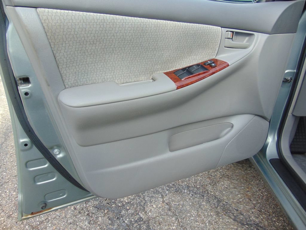 Used 2004 Toyota Corolla LE FWD image 21