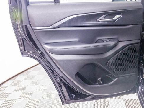 New 2025 Jeep Grand Cherokee Altitude image 28