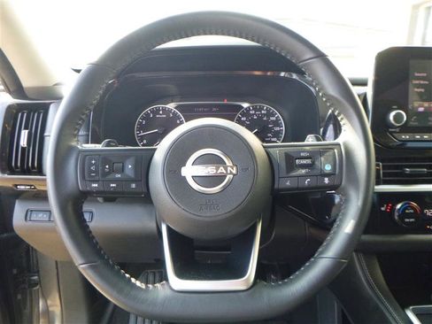 Used 2024 Nissan Pathfinder SV image 13