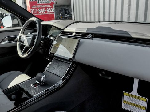 New 2026 Land Rover Range Rover Velar Dynamic SE image 22