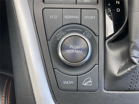 Used 2024 Toyota RAV4 Adventure image 17