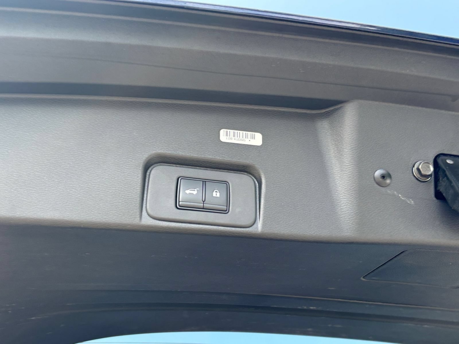 Used 2025 Nissan Rogue SV FWD image 22