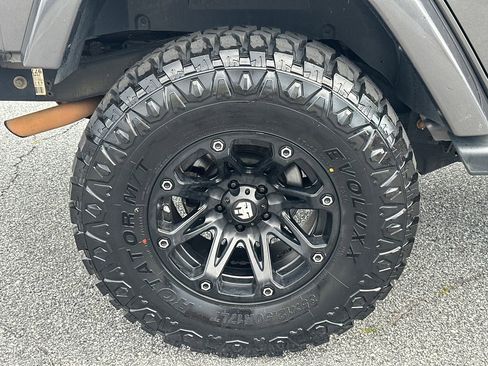 Used 2016 Jeep Wrangler Unlimited Sahara AWD/4WD image 17
