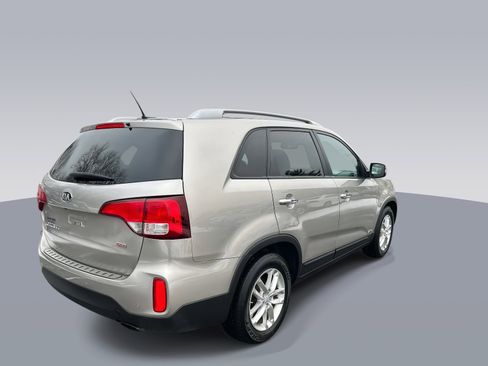 Used 2015 Kia Sorento LX image 3