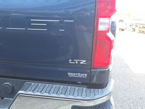 Used 2020 Chevrolet Silverado 2500 LTZ w/ LTZ Convenience Package image 22