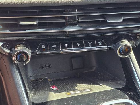 Used 2025 Chevrolet Traverse LT w/ Driver Confidence Package FWD image 19