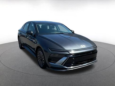 Used 2025 Hyundai Sonata SEL FWD image 3