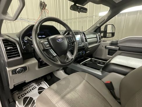 Used 2021 Ford F250 XLT w/ FX4 Off-Road Package image 9