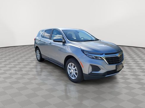 Used 2023 Chevrolet Equinox LT image 2