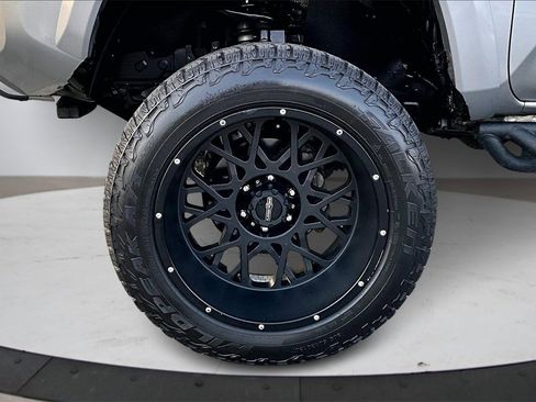 Used 2018 Toyota Tacoma SR5 image 29