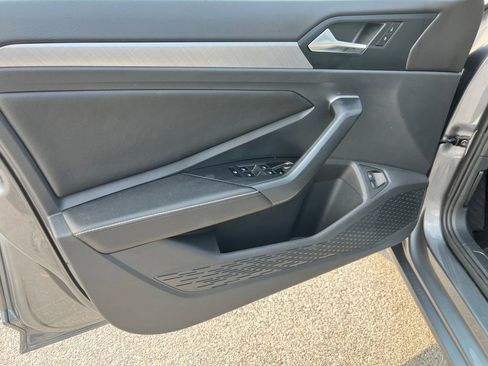 Used 2024 Volkswagen Jetta SE image 16