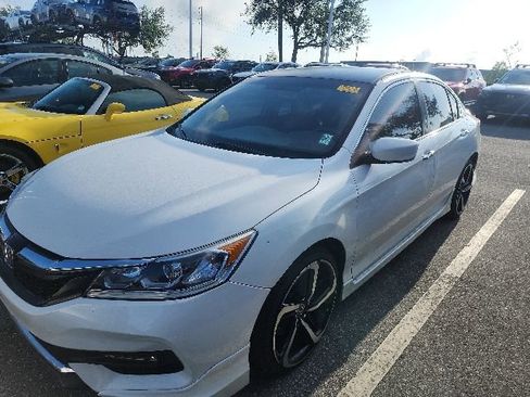 Used 2016 Honda Accord Sport image 4
