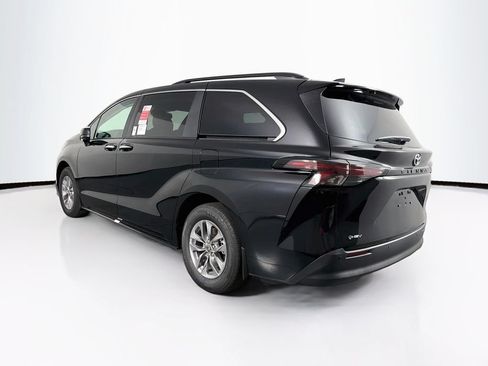 New 2026 Toyota Sienna XLE FWD image 6