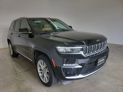 Used 2022 Jeep Grand Cherokee Summit w/ Luxury Tech Group V AWD/4WD image 4