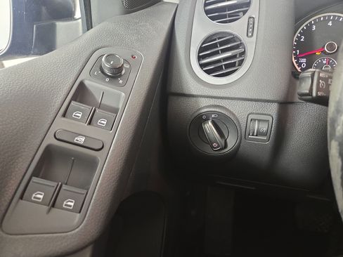 Used 2017 Volkswagen Tiguan Limited w/ Premium Package image 27